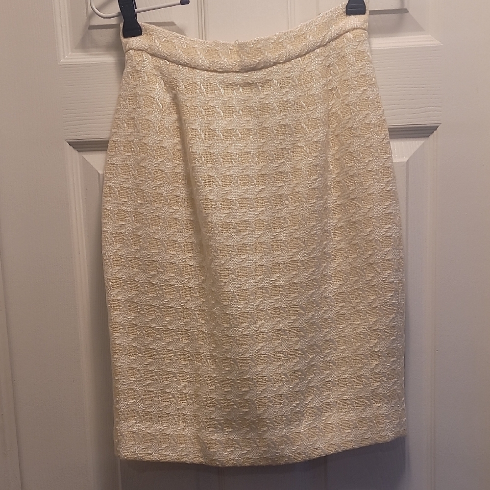 Anne Klein  Cream Textured Women's Skirt  Size 4